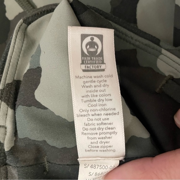 Athleta Lightning Camo 7/8 Tight in SuperSonic in Mountain Olive - Picture 11 of 12